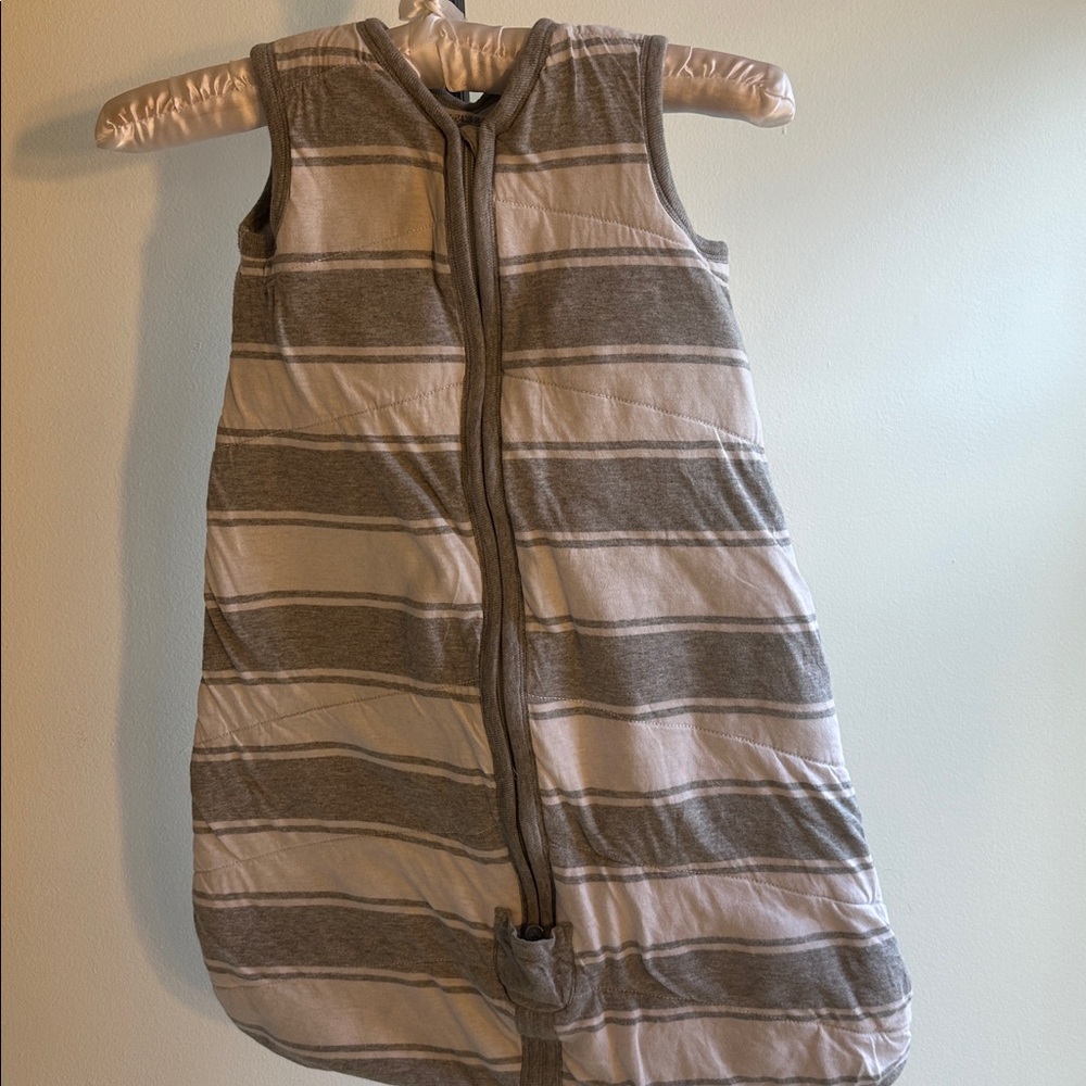 Burt’s Bee sleep sack -S & sterilizing case NWOT - Picture 2 of 16